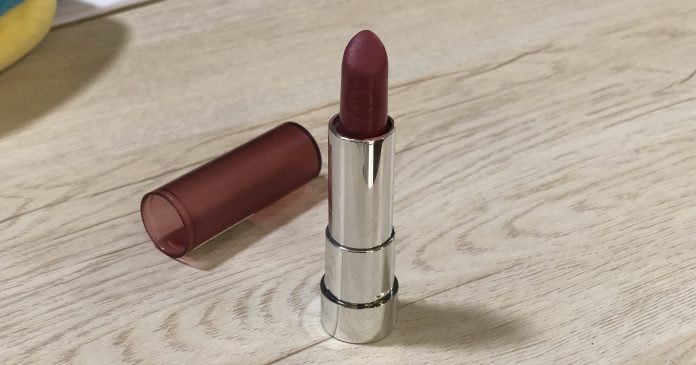 Essence Matt Matt Matt Lipstick 03 Wow Effect